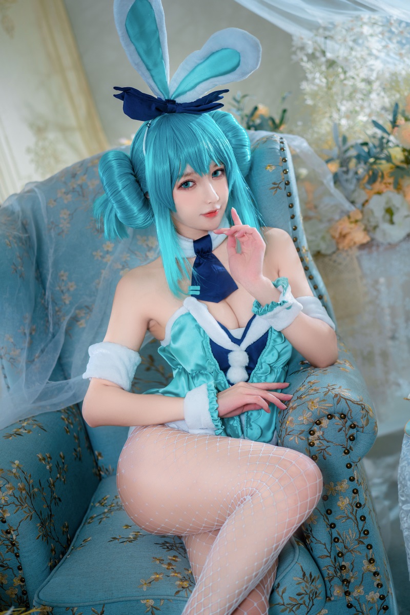 网红Coser@阿包也是兔娘 白兔miku [28P/664MB] 网红写真-第1张