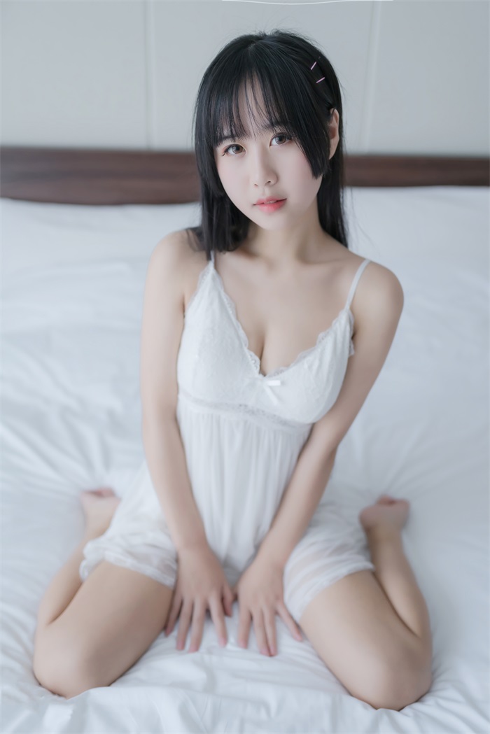 网红Coser@萌芽儿o0 – 白色私房 [44P/159MB] 网红写真-第2张