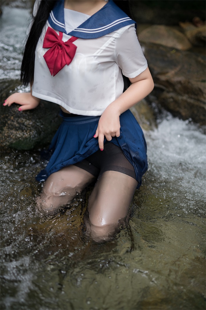 网红Coser@-白烨- 湿身JK [98P/2V/355MB] 网红写真-第3张