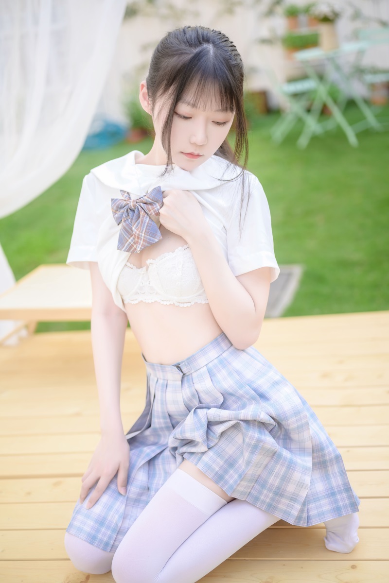 网红Coser@香草喵露露 阳光庭院制服 [50P/715MB] 网红写真-第2张