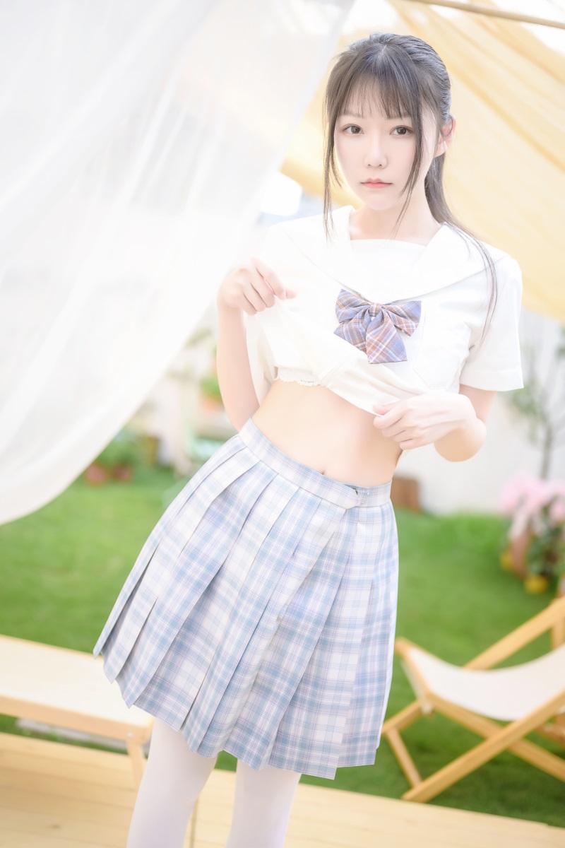 网红Coser@香草喵露露 阳光庭院制服 [50P/715MB] 网红写真-第1张