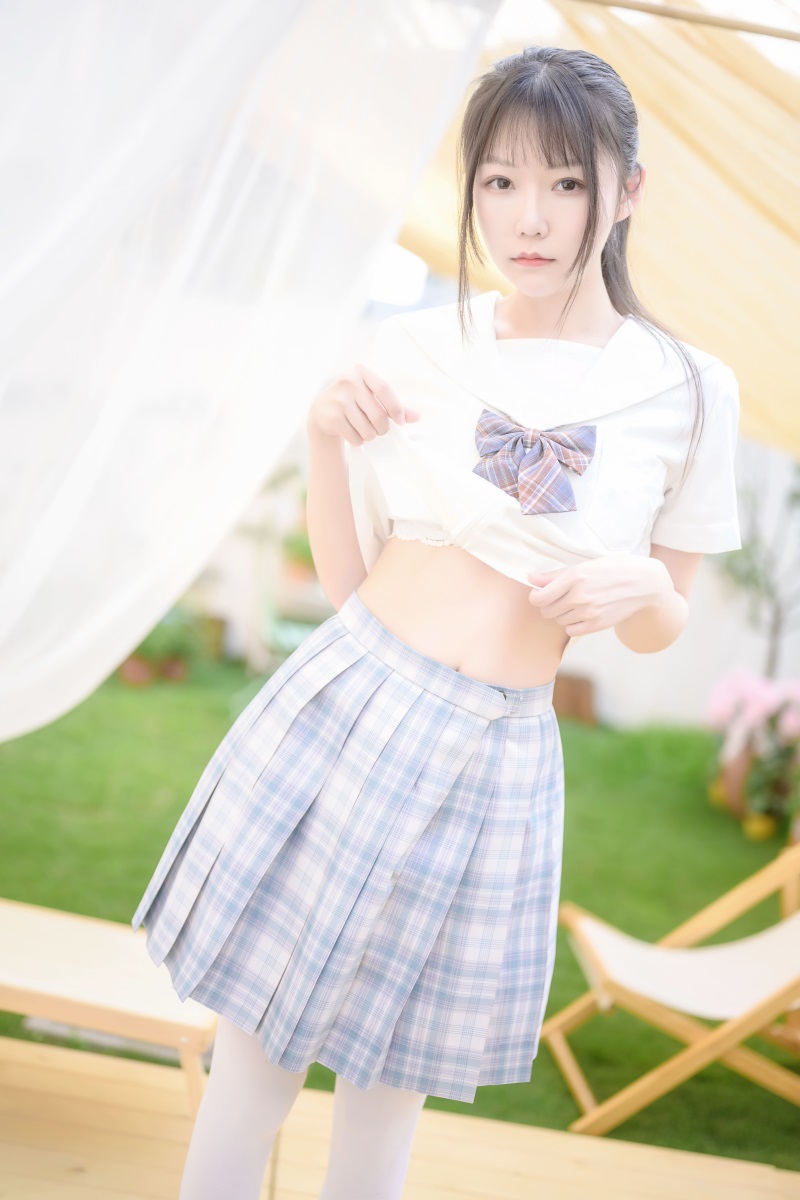 网红Coser@香草喵露露 阳光庭院制服 [50P/715MB] 网红写真-第1张