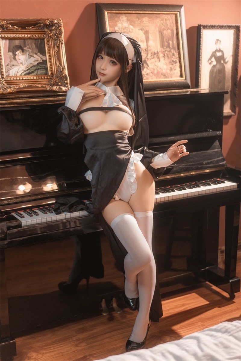 网红Coser@蠢沫沫 仆 修女 [42P/645MB] 网红写真-第4张