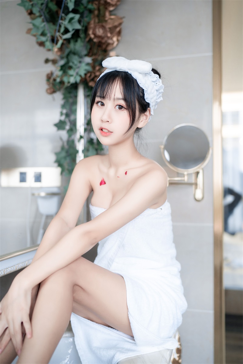 网红Coser@萌芽儿o0 浴巾 [27P/174MB] 网红写真-第3张