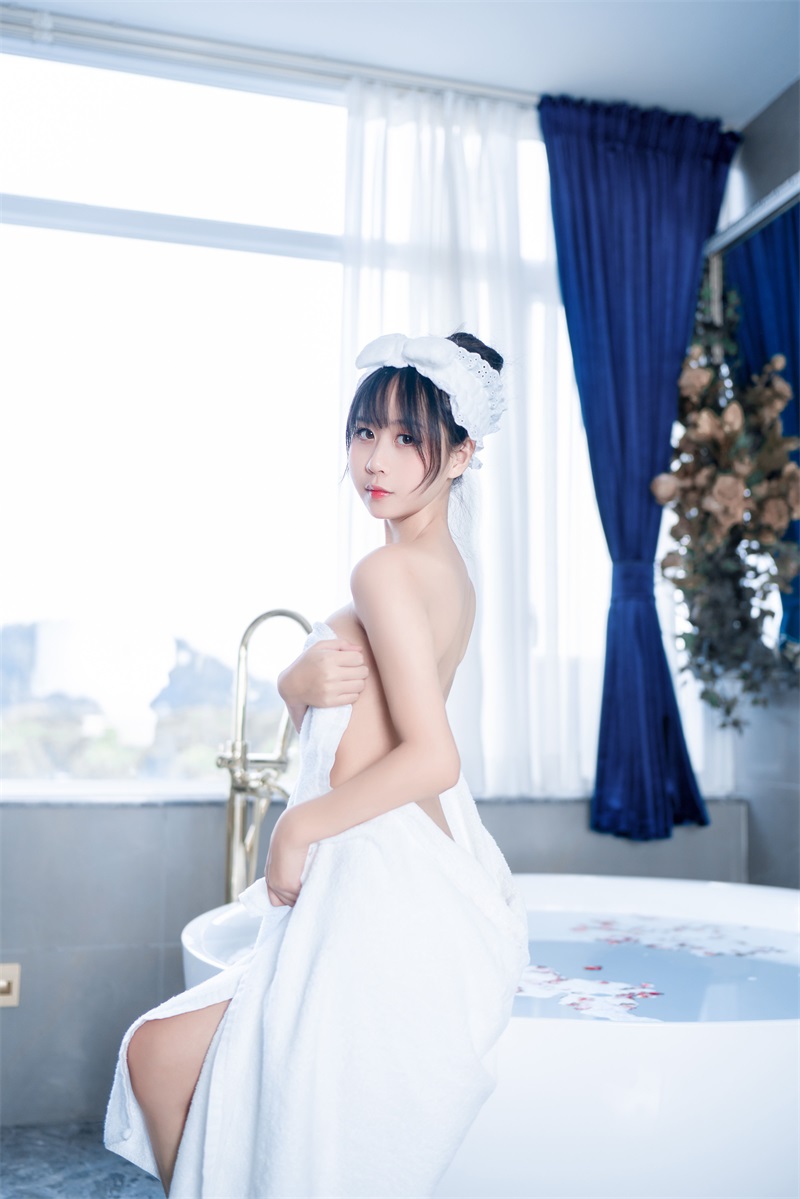 网红Coser@萌芽儿o0 浴巾 [27P/174MB] 网红写真-第1张