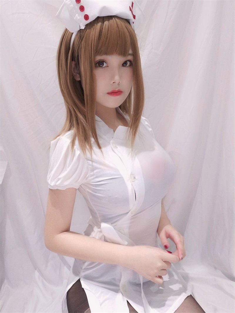 网红Coser@蜜汁猫裘 小护士 [41P/85MB] 网红写真-第1张