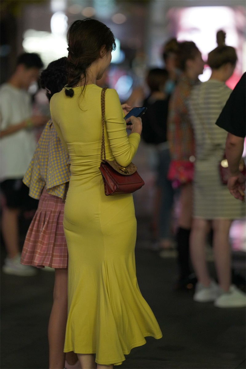 精选街拍 NO.720 黄色包臀长裙美女 [84P/134MB] 其它写真-第4张