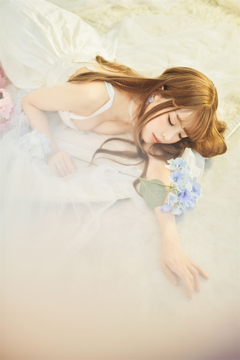 台湾Coser@ElyEE子 White Dress [22P/27MB] 网红写真-第3张