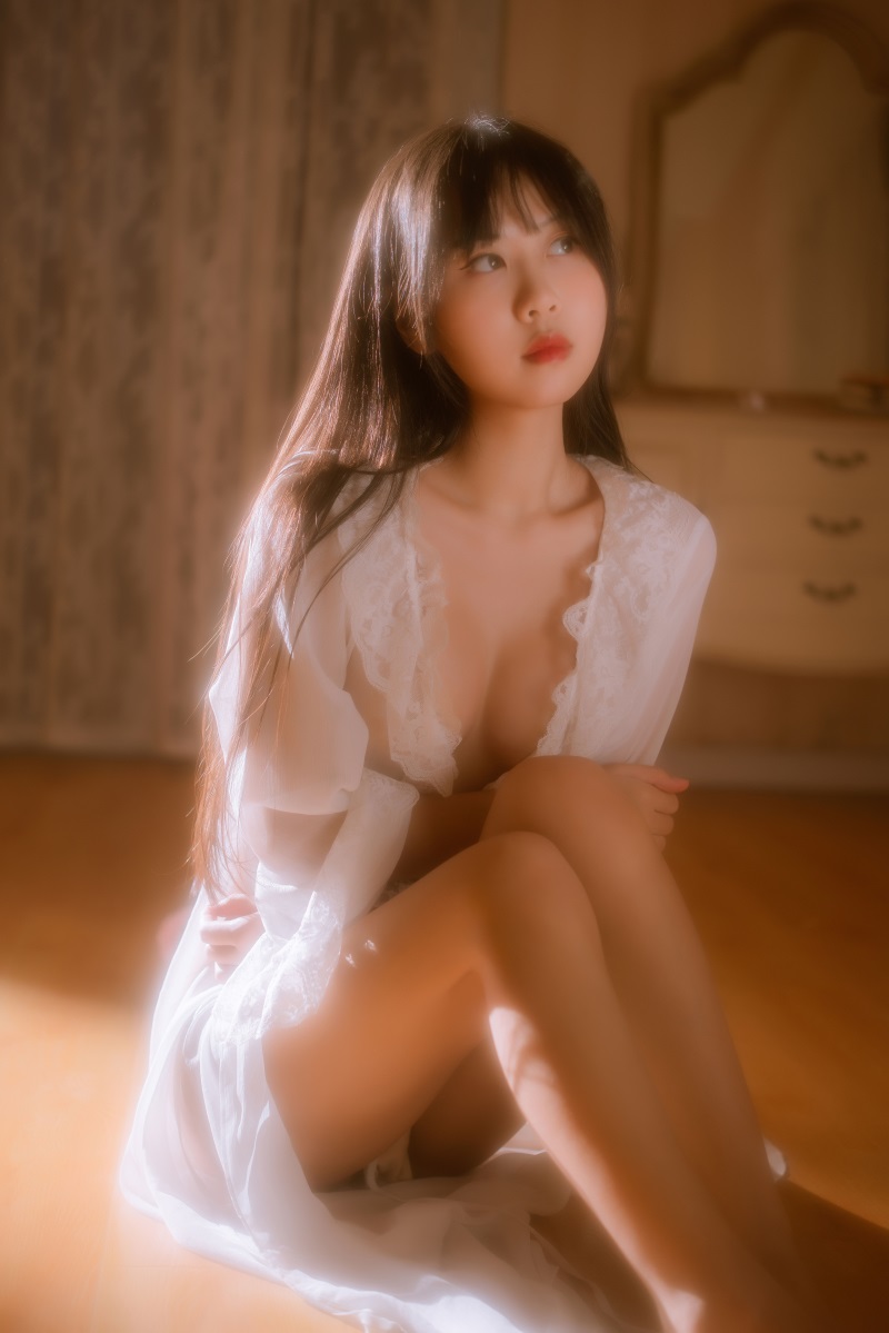 网红Coser@萌芽儿o0 金色套装 [70P/1.28G] 网红写真-第2张