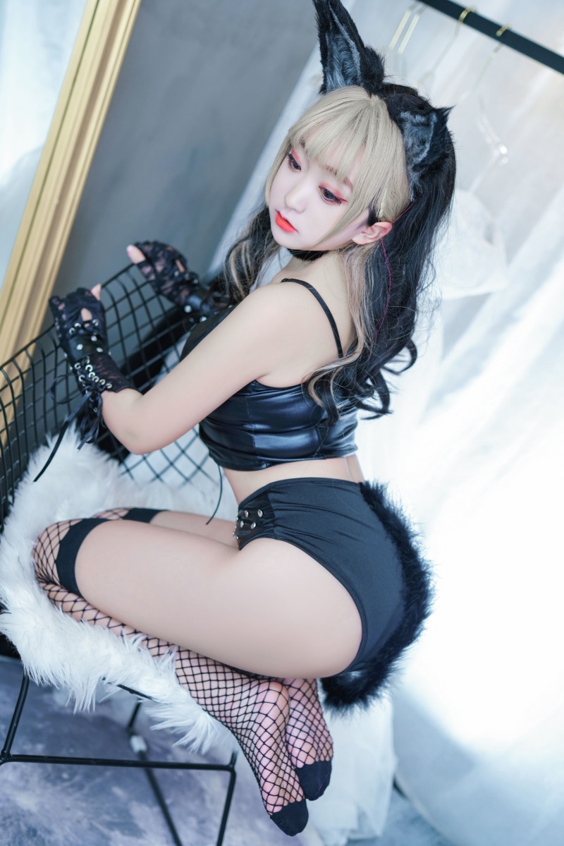 网红Coser@-桃夭葵- 皮衣小狼 [45P/938MB] 网红写真-第2张