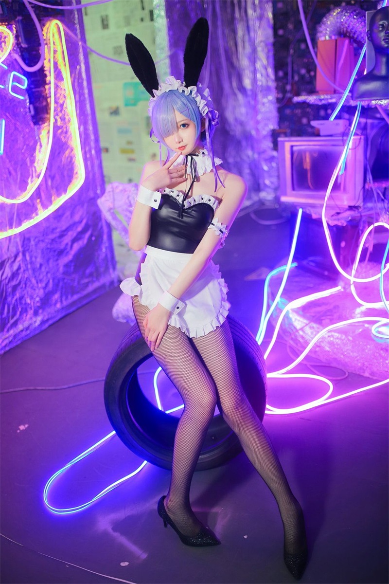 网红Coser@封疆疆v 蕾姆兔女郎 [18P/211MB] 网红写真-第2张