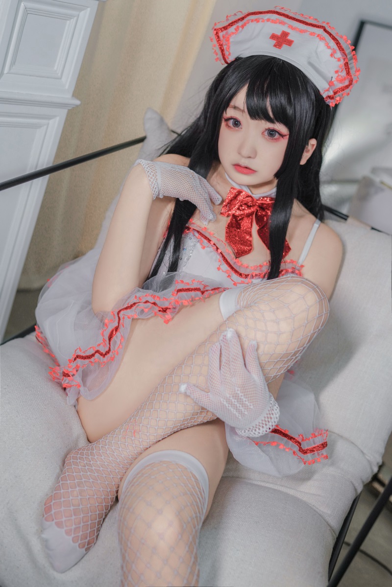 网红Coser@-桃夭葵- 雷丝护士 [42P/830MB] 网红写真-第1张