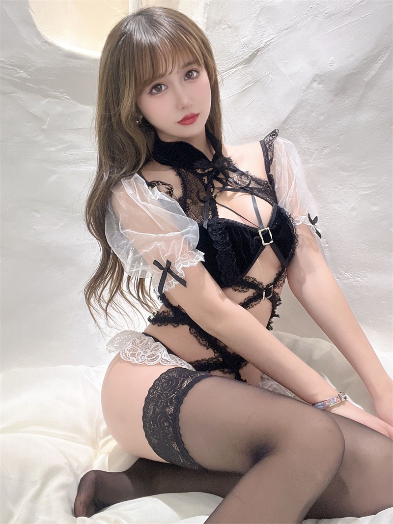 网红Coser@过期米线线喵 撒娇小猫 [28P/68MB] 网红写真-第1张