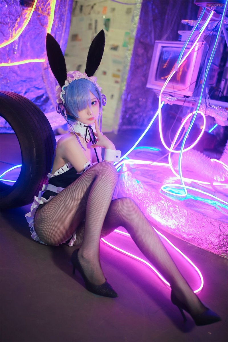 网红Coser@封疆疆v 蕾姆兔女郎 [18P/211MB] 网红写真-第1张