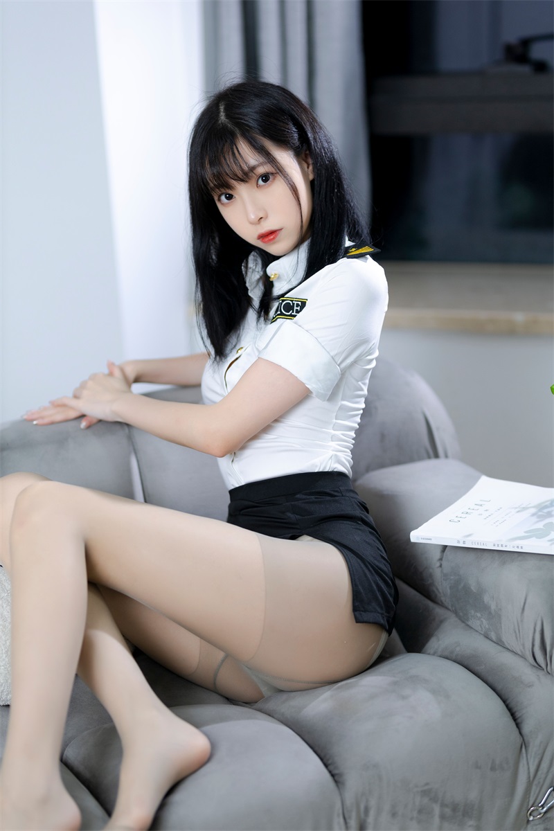 网红Coser@许岚LAN 灰丝制服 [40P/516MB] 网红写真-第3张