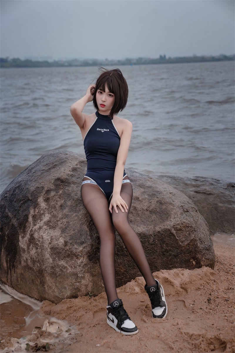 颜值博主@轩萧学姐 沙滩竞泳 [45P/68MB] 网红写真-第2张