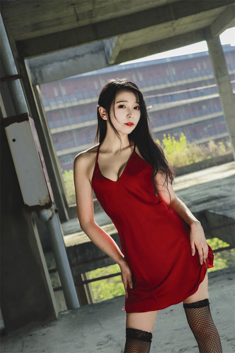 喵糖映画少女VOL.394 红色吊带裙 [36P/410MB] 其它写真-第2张