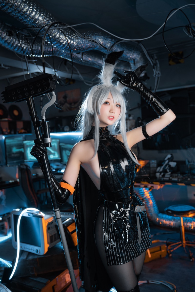 网红Coser@周叽是可爱兔兔 暴行精二 [22P/303MB] 网红写真-第2张