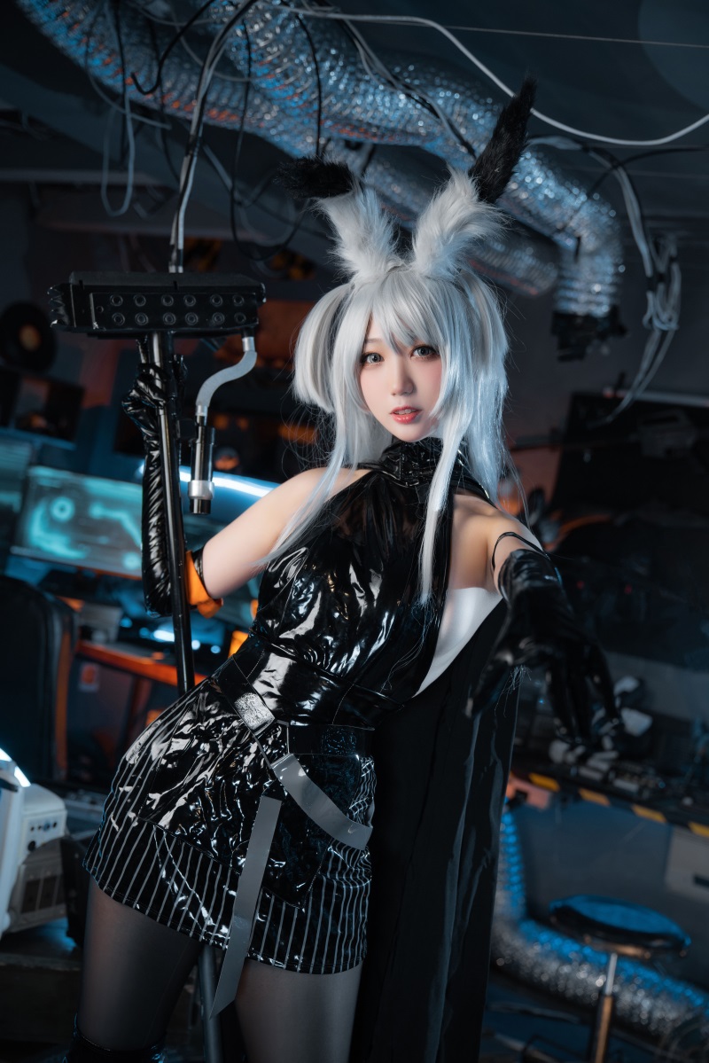 网红Coser@周叽是可爱兔兔 暴行精二 [22P/303MB] 网红写真-第1张