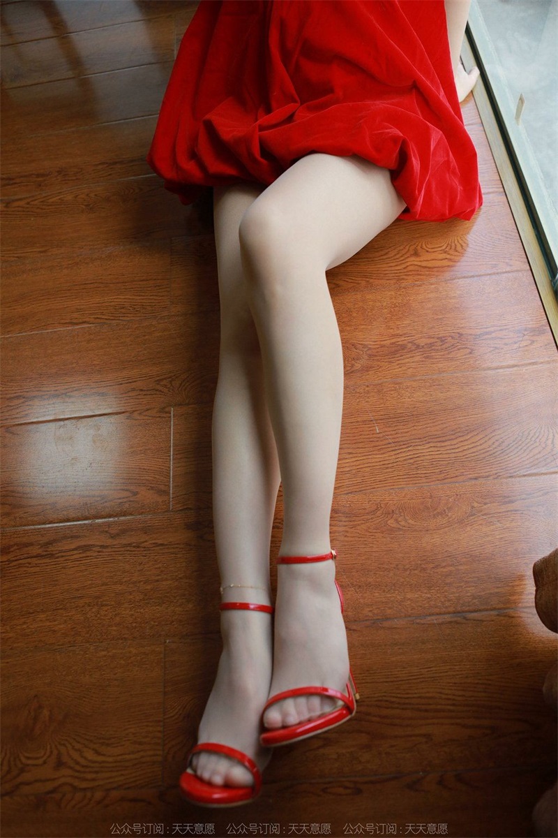 [IESS异思趣向] 耽丝 211231 秋秋的跨年红裙装 [91P/104MB] IESS异思趣向-第2张