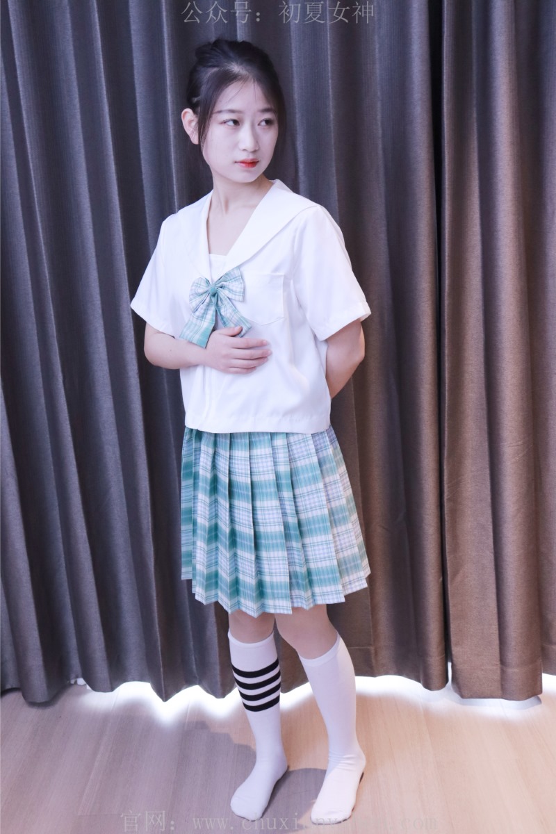 [初夏女神] NO.013 念念~常规S码绿色JK套搭配小白鞋 [126P/1V/5.82G] 其它写真-第2张