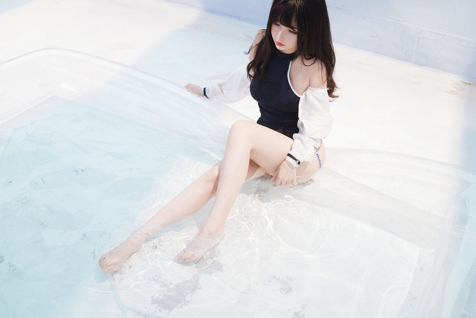知名动漫Coser@rioko凉凉子 天台竞泳  [20P/247MB] 网红写真-第3张