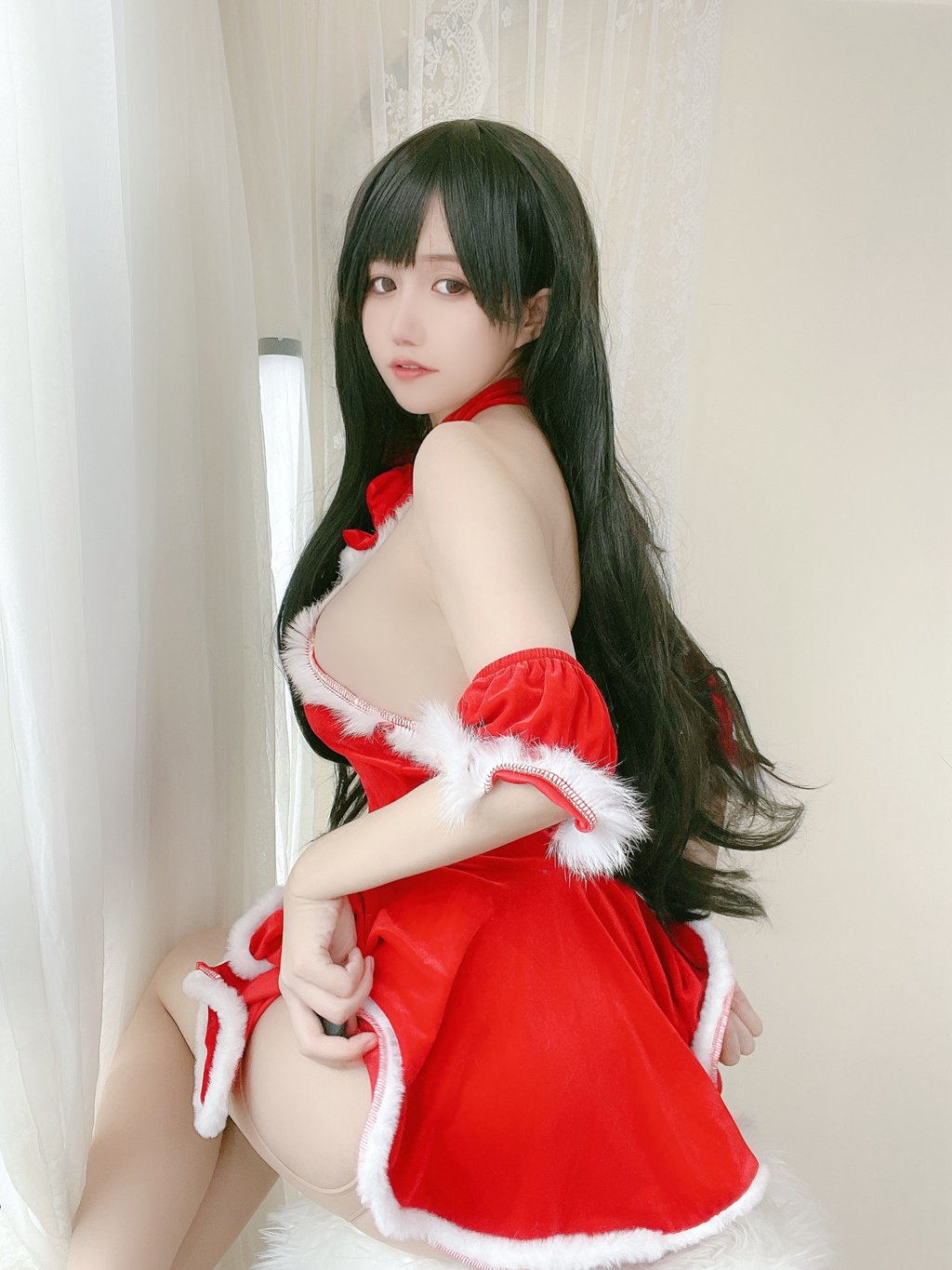 人气Coser@小仓千代 红色礼物裙 [23P-62MB] 网红写真-第2张