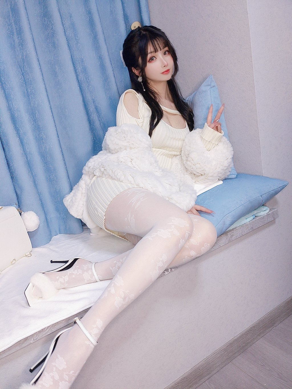 知名动漫Coser@rioko凉凉子 元宵节特辑 [25P/9V/169MB] 网红写真-第2张