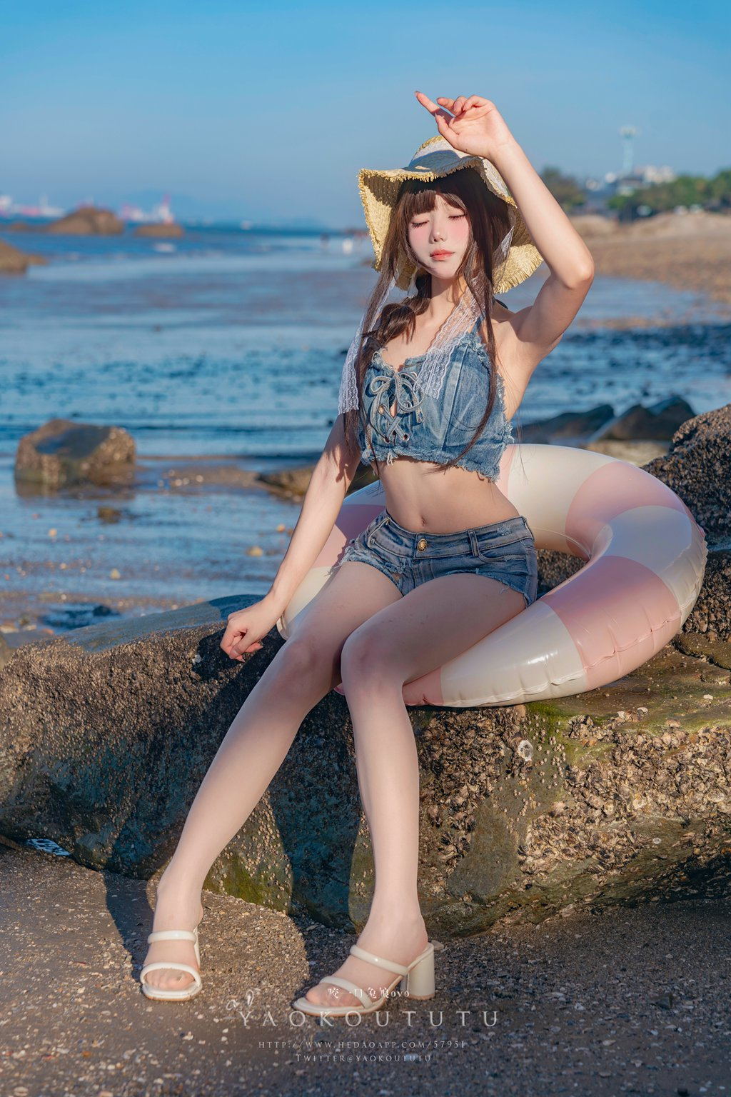 网紅博主@咬一口兔娘(黏黏团子兔) – 『海の夏日』Shotgun [83P-1V-1.18G] 网红写真-第1张