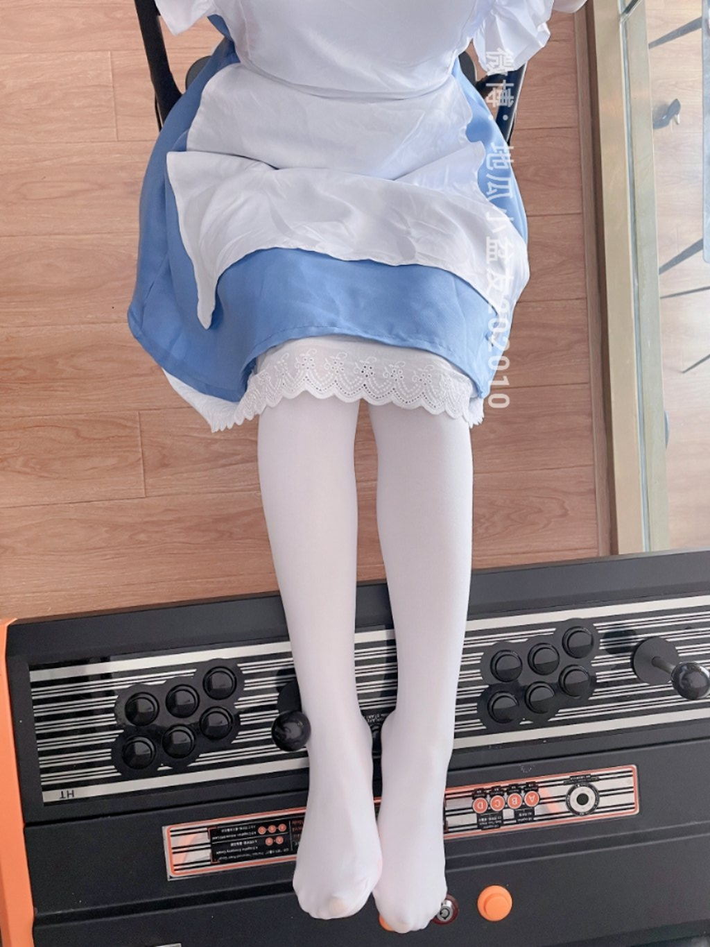 网紅Coser@地瓜小朋友 014-蓝女仆装白丝族电玩[20P/16MB] 网红写真-第1张