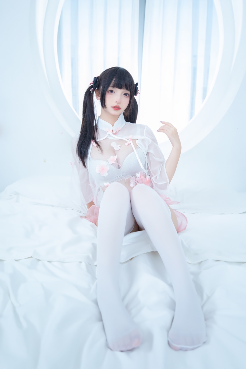 网紅Coser@神楽坂真冬写真《蜜桃雪糕》[75P/2V/209MB] 网红写真-第1张