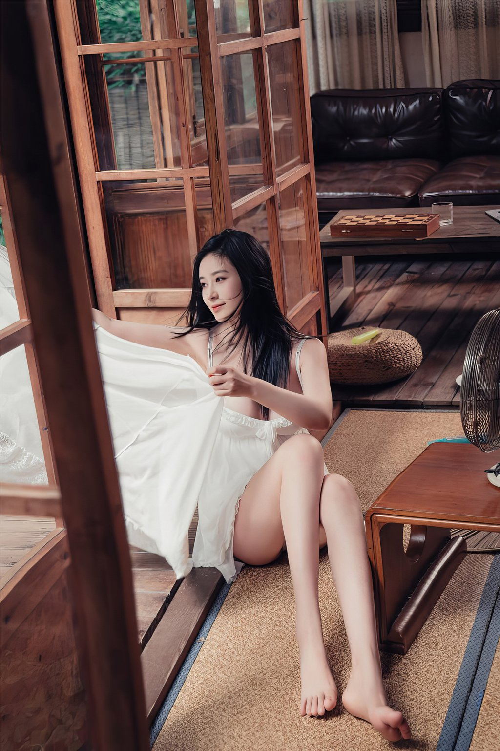 人气美女@年年nnian – 林间小屋 [52P-270M] 网红写真-第3张