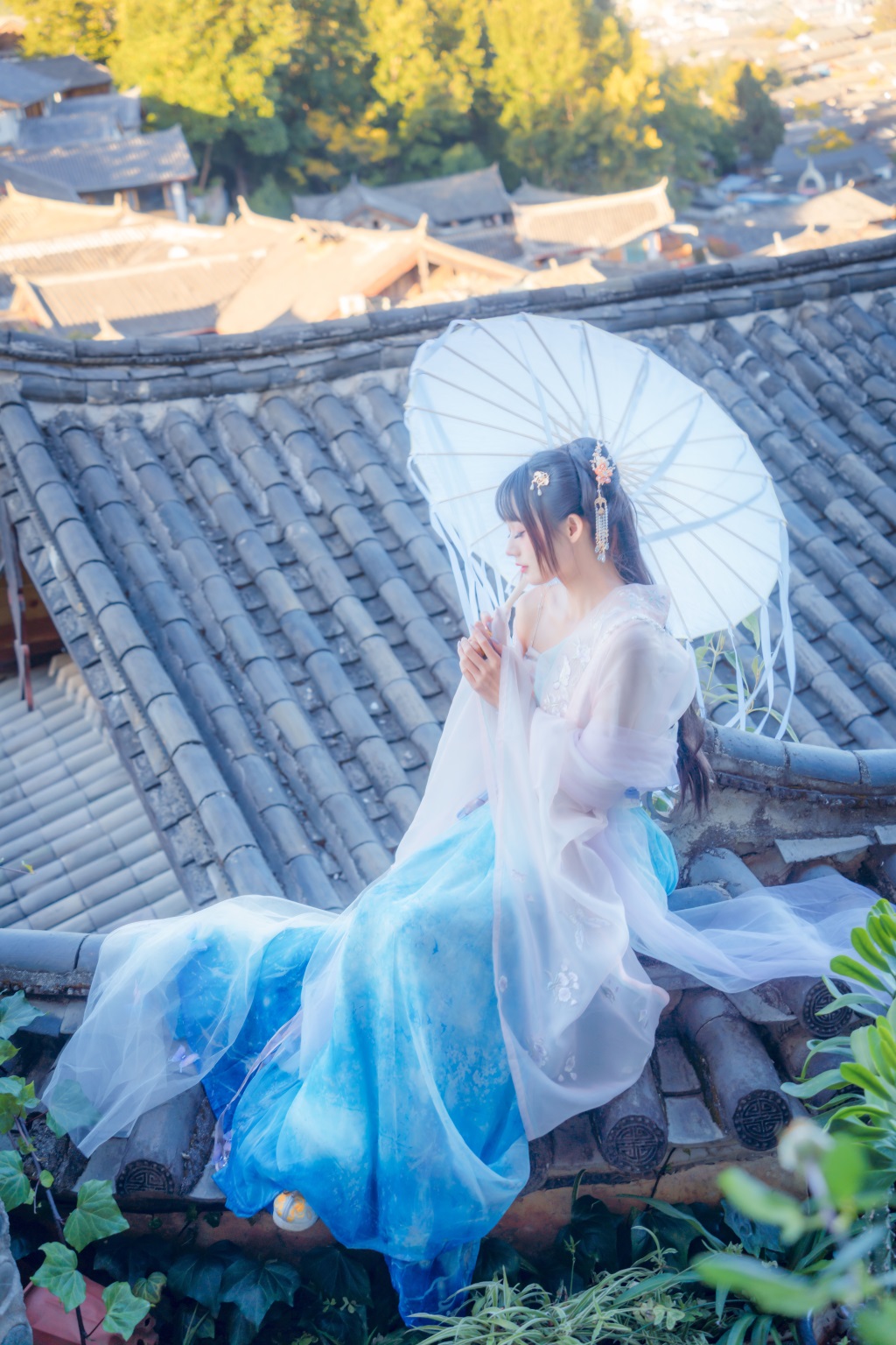 人气Coser@兔子Zzz不吃胡萝卜 丽江屋顶 [22P/171MB] 网红写真-第3张