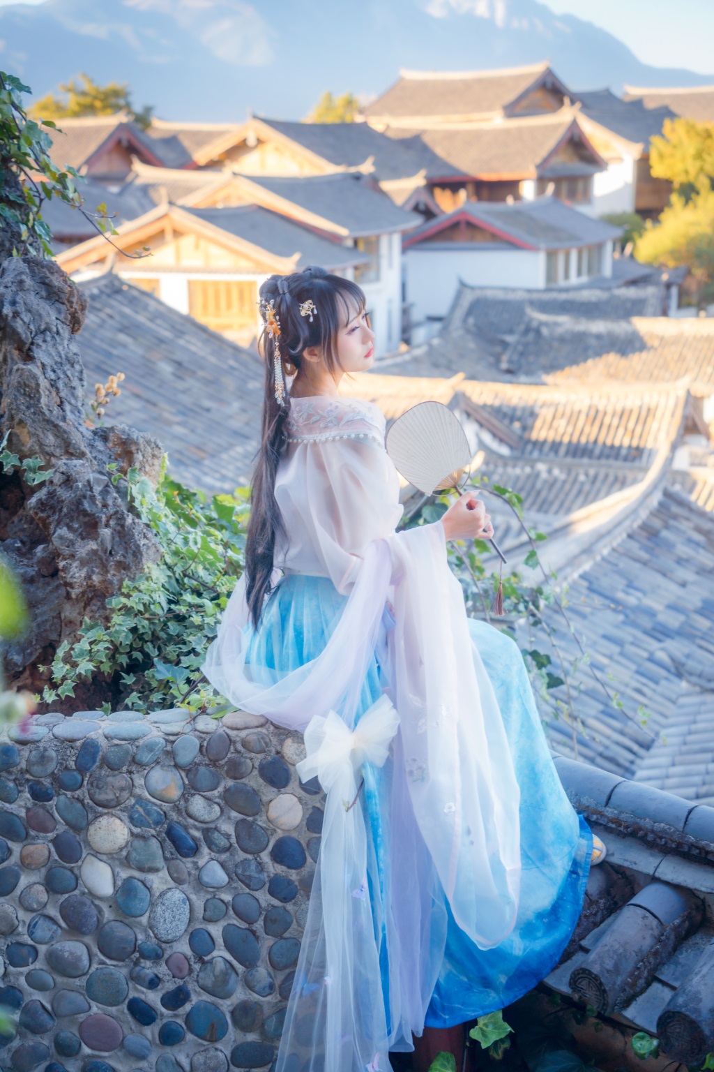 人气Coser@兔子Zzz不吃胡萝卜 丽江屋顶 [22P/171MB] 网红写真-第1张