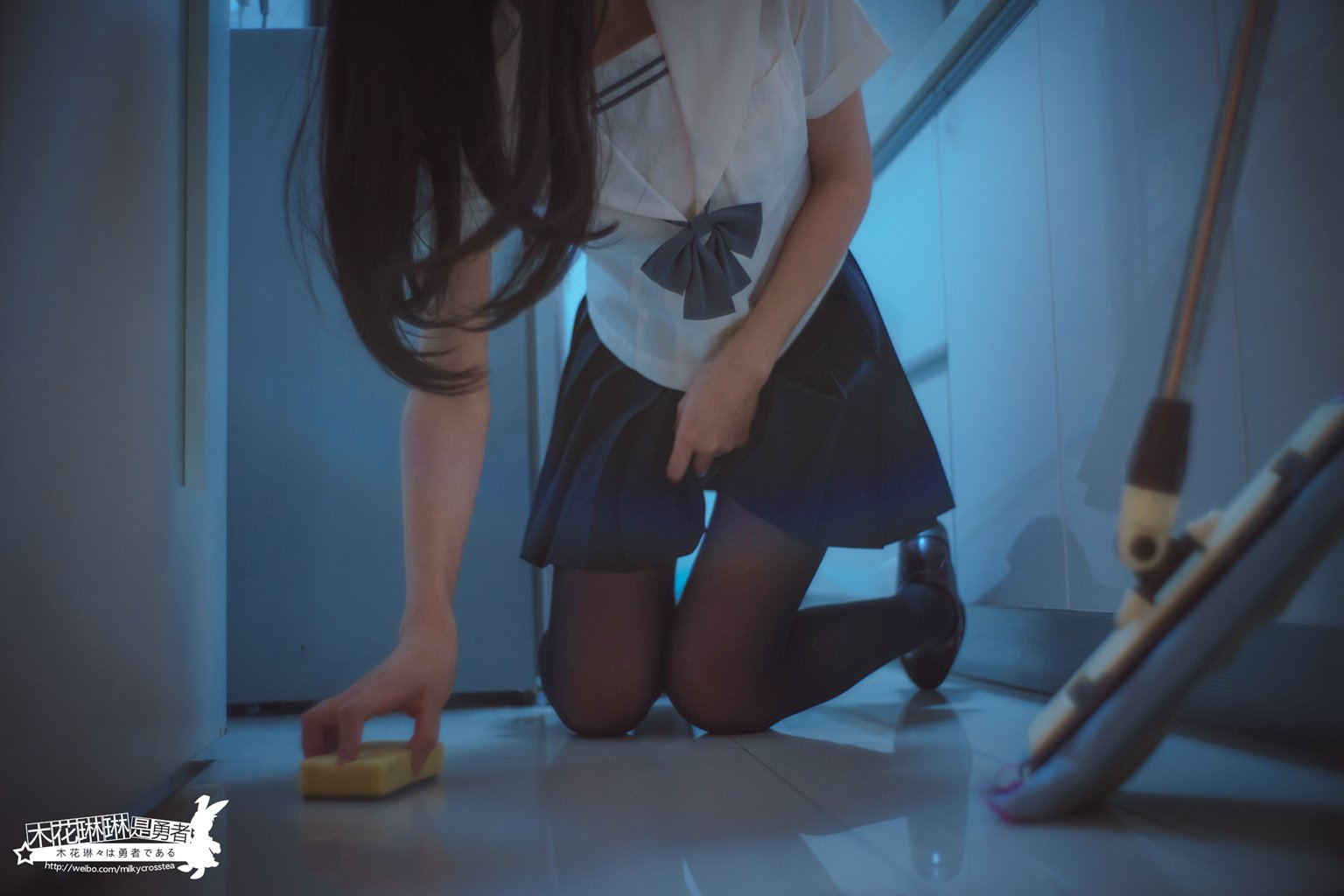 网紅Coser@木花琳琳是勇者 太太是嘿丝袜女子校生 Vol.2[22P/284MB] 网红写真-第4张