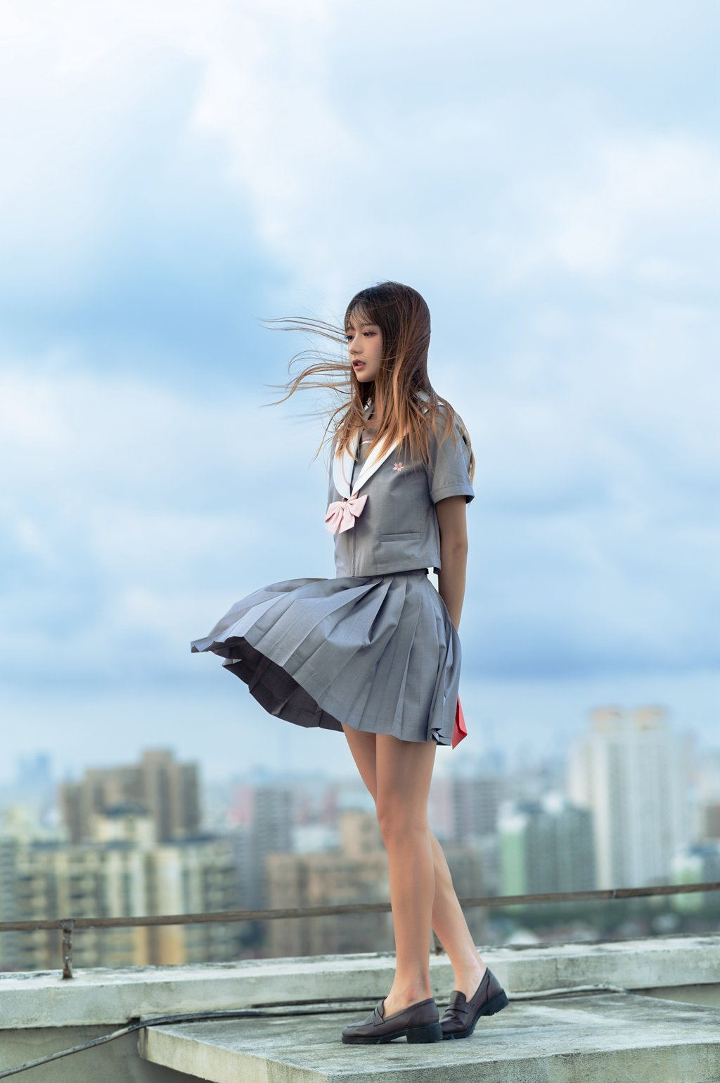 人气Coser@兔子Zzz不吃胡萝卜 天台纸飞机[27P/240MB] 网红写真-第2张