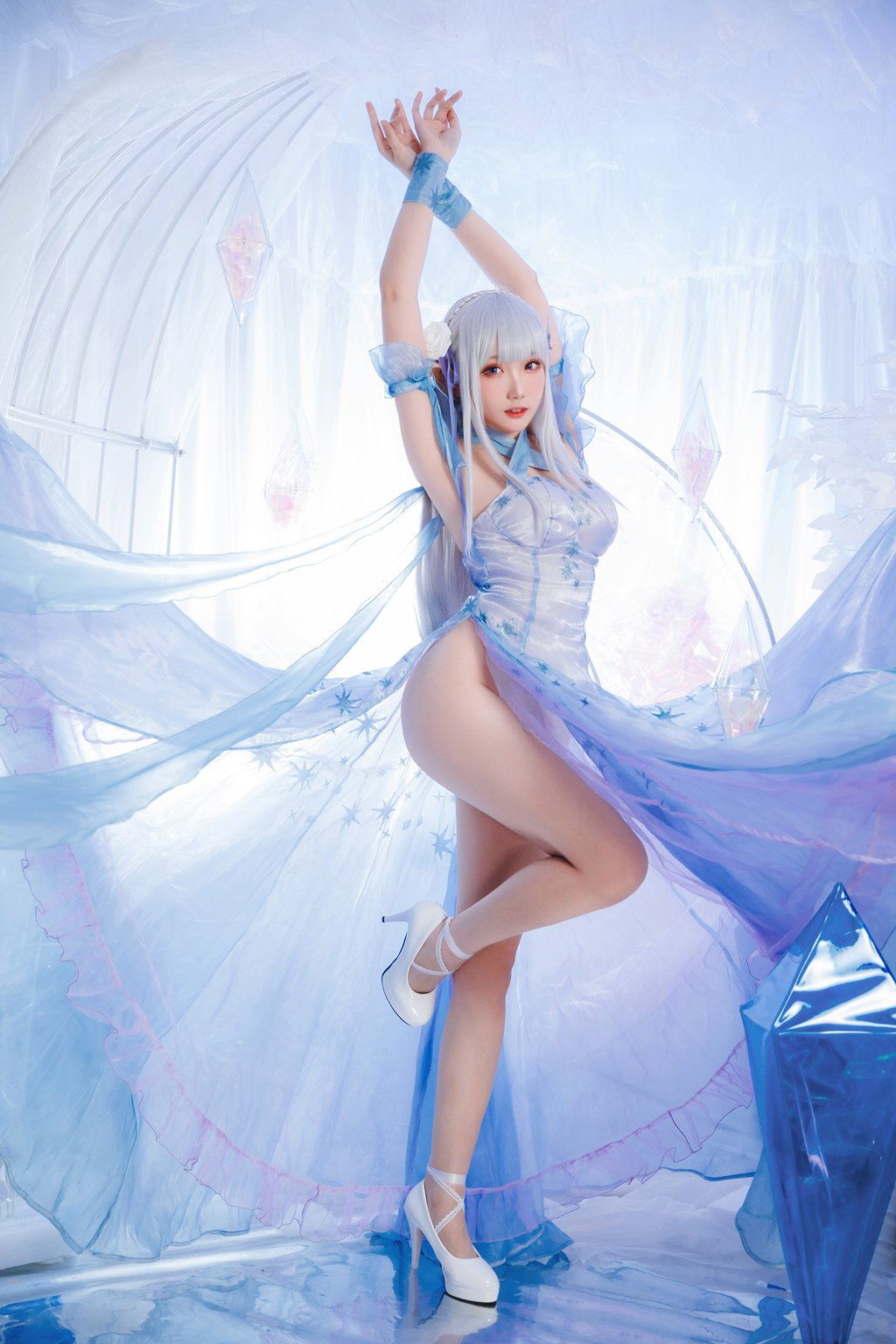 动漫Coser@瓜希酱 爱蜜莉雅 水晶礼服 [28P/144MB] 网红写真-第2张