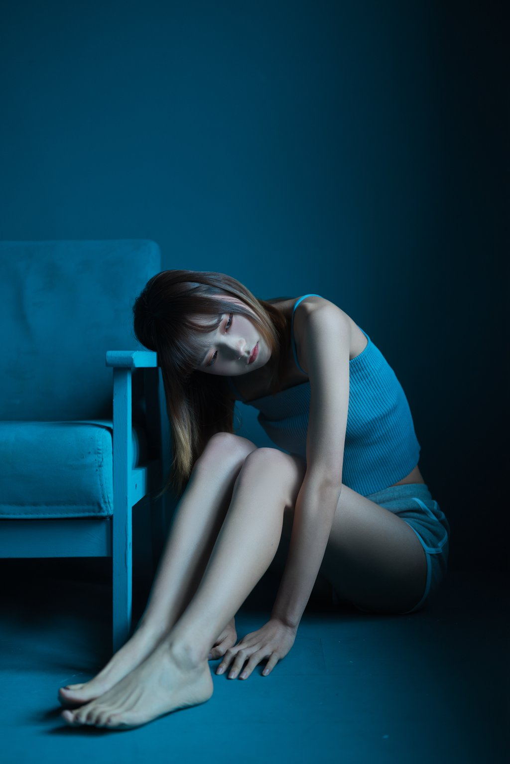 人气Coser@兔子Zzz不吃胡萝卜 抑郁的蓝房间[26P/270MB] 网红写真-第1张