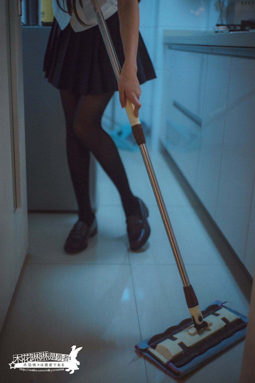 网紅Coser@木花琳琳是勇者 太太是嘿丝袜女子校生 Vol.2[22P/284MB] 网红写真-第1张