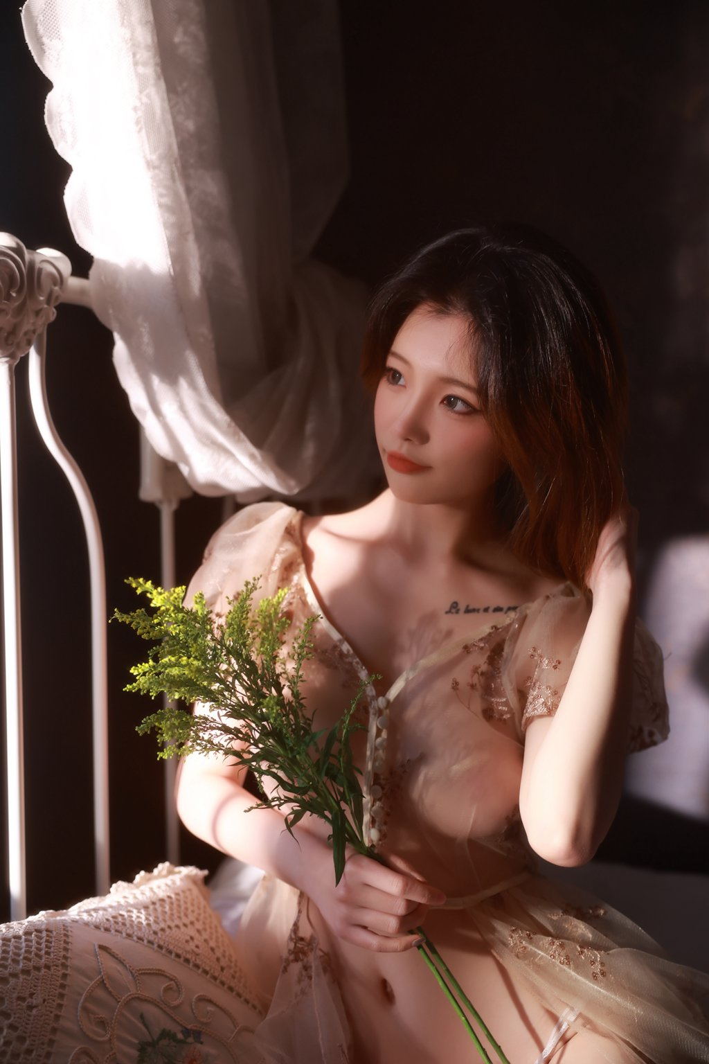 人气Coser@桃良阿宅 花束与影 [13P/39MB] 网红写真-第1张