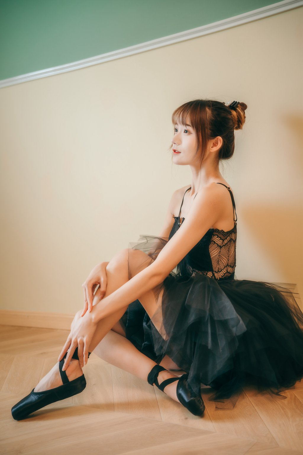 人气Coser@兔子Zzz不吃胡萝卜 足尖上的温柔[21P/95MB] 网红写真-第4张