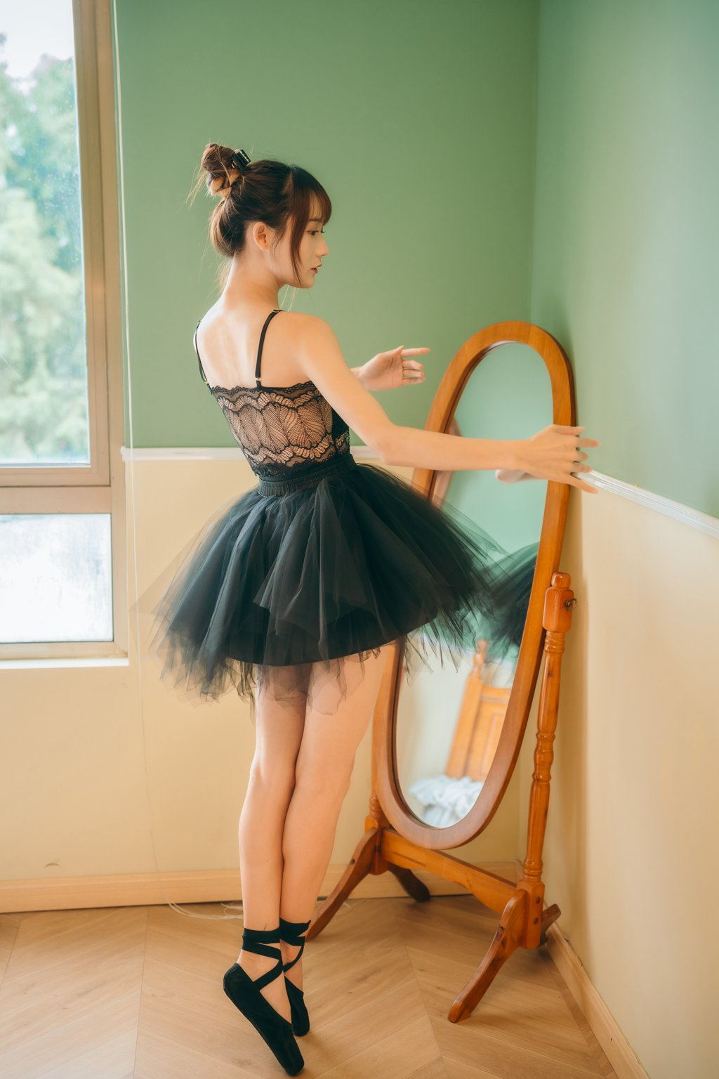 人气Coser@兔子Zzz不吃胡萝卜 足尖上的温柔[21P/95MB] 网红写真-第3张