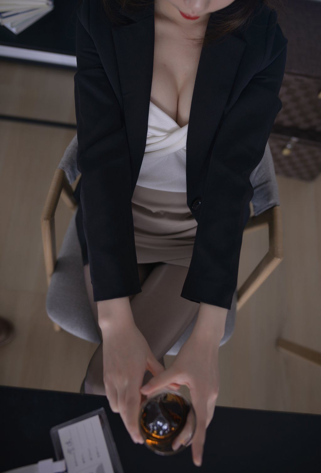 微博红人Coser@雪琪SAMA OL后辈出差第一天 [66P/4V/982MB] 网红写真-第3张