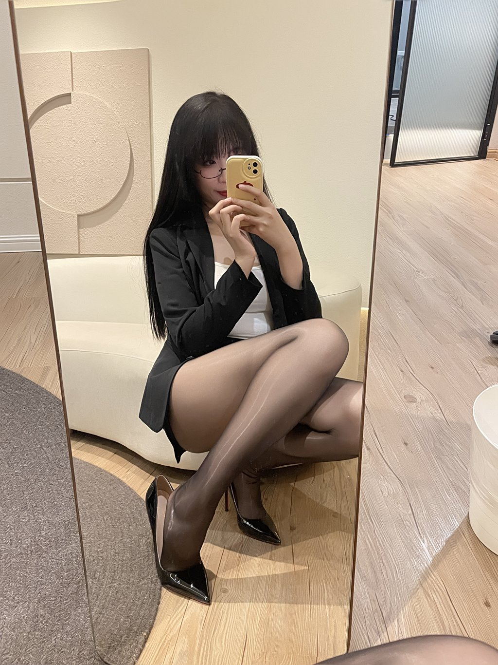 颜值博主@轩萧学姐 下班后的ol [72P/332MB] 网红写真-第3张