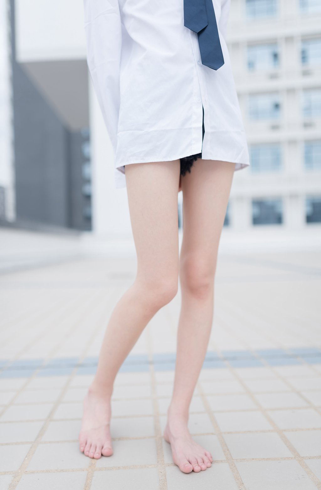 网红Coser@祖木子 裸脚白衬衫 · 足控福利[46P/29MB] 网红写真-第3张