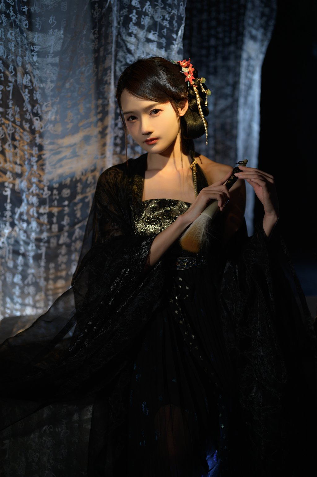 人气Coser@兔子Zzz不吃胡萝卜 执笔之思[35P/375MB] 网红写真-第2张