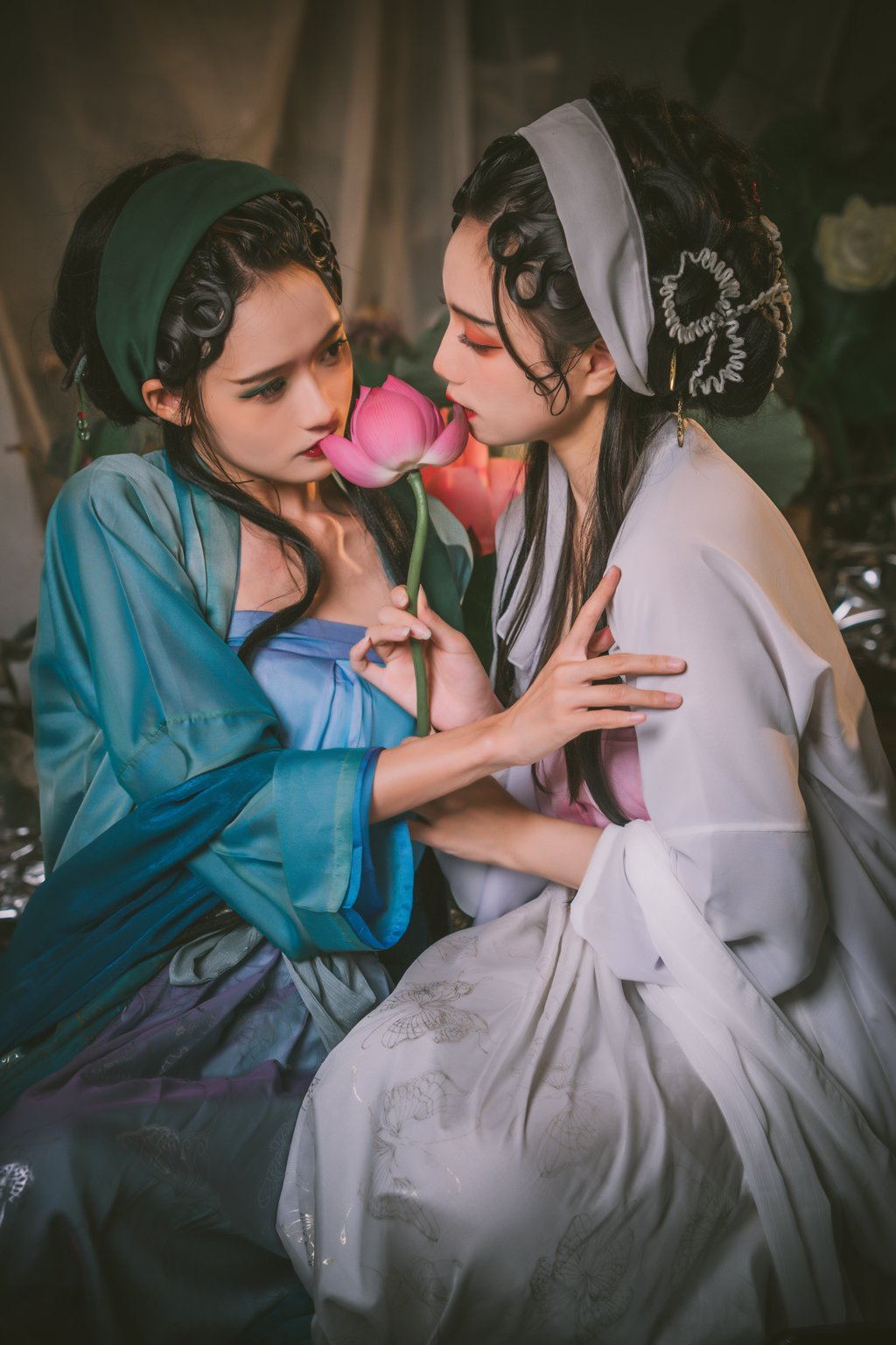 人气Coser@兔子Zzz不吃胡萝卜 &贰加六 青蛇白蛇[31P/315MB] 网红写真-第2张