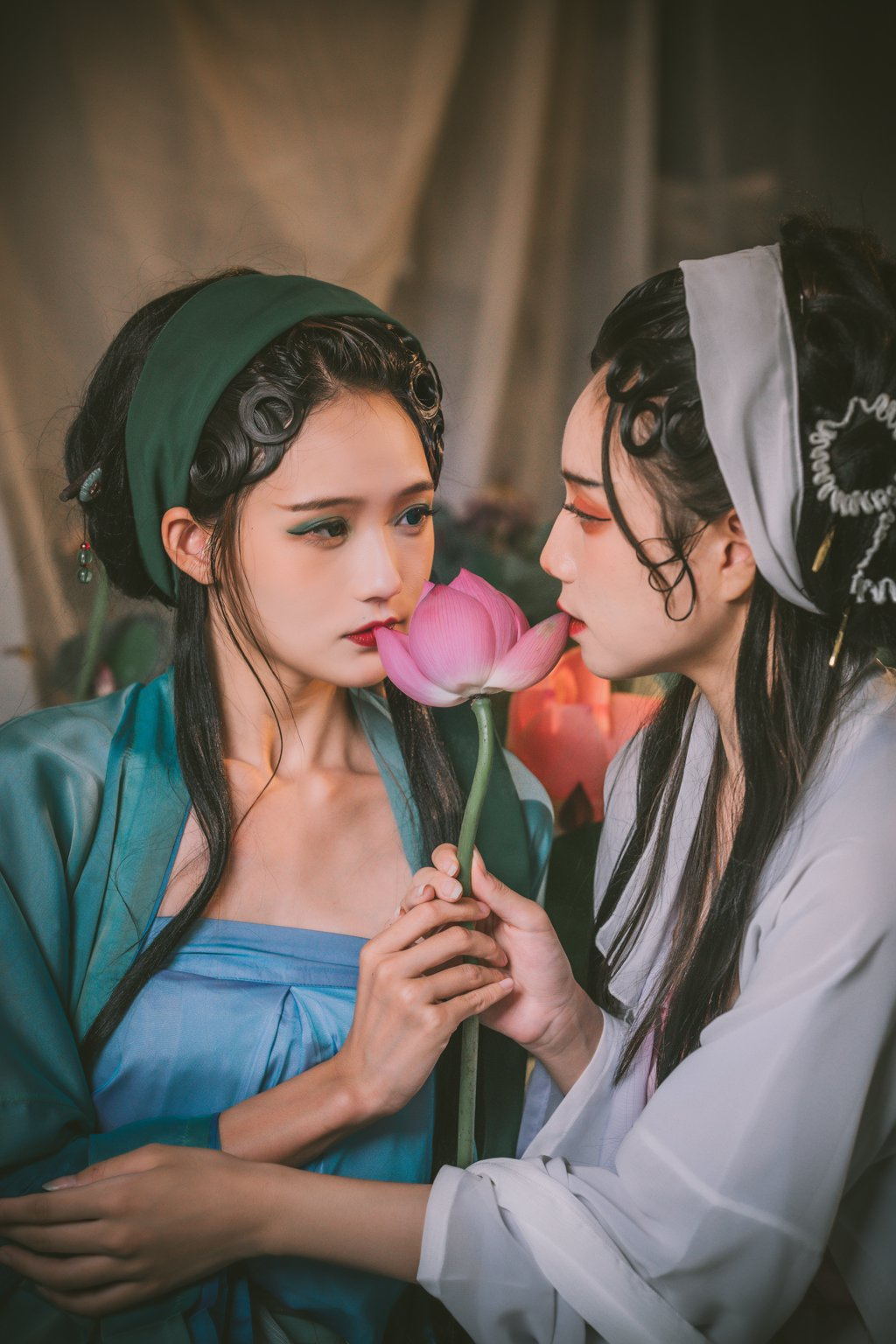 人气Coser@兔子Zzz不吃胡萝卜 &贰加六 青蛇白蛇[31P/315MB] 网红写真-第1张