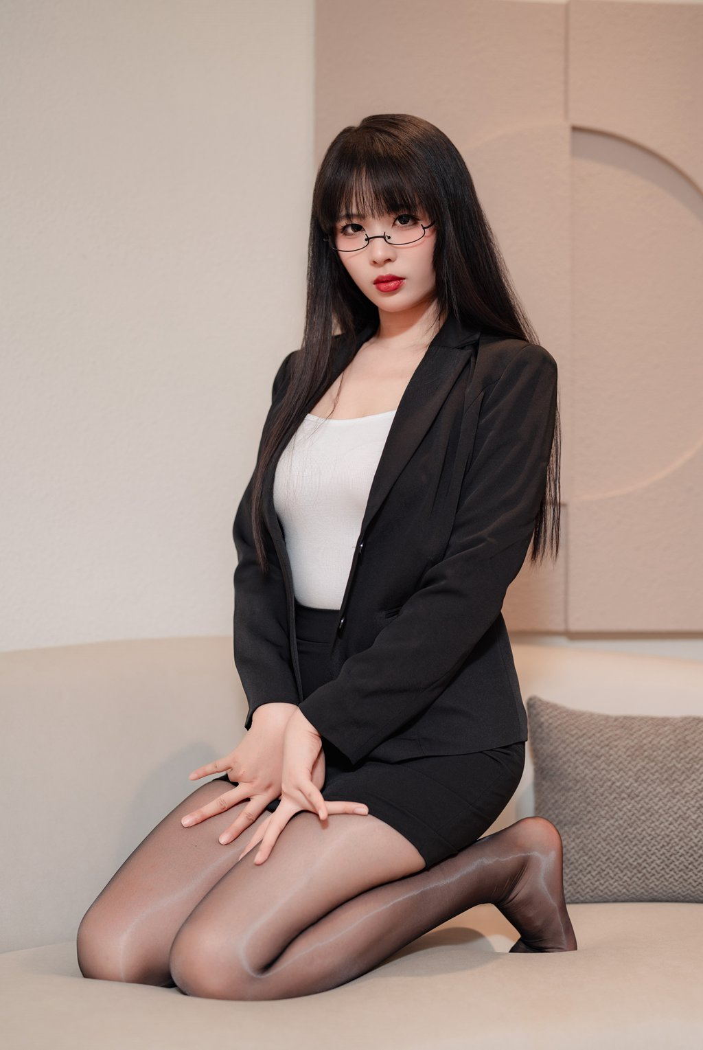 颜值博主@轩萧学姐 下班后的ol [72P/332MB] 网红写真-第1张