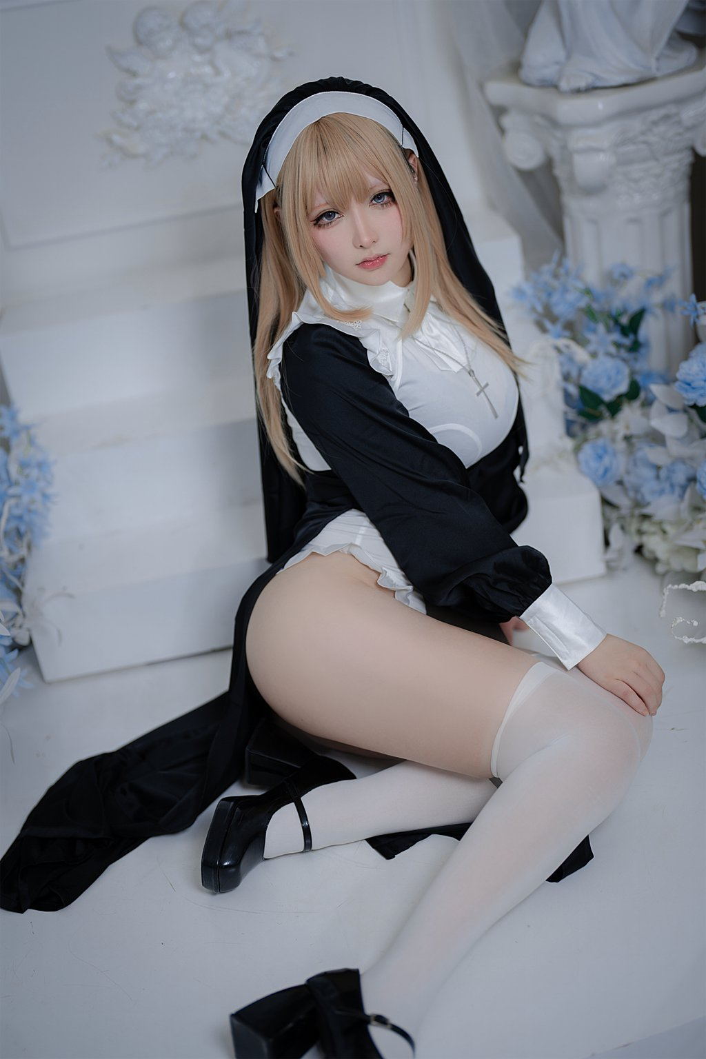 动漫博主@樱梨梨 修女 [35P-681MB] 网红写真-第4张